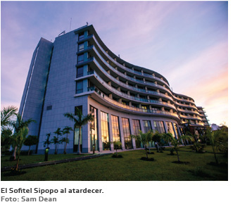 El Sofitel Sipopo al atardecer (Foto: Sam Dean)